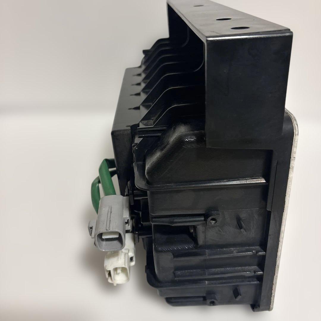 NO32 小糸　トラック用 4t 10t ノーマルタイプ（運転側）右