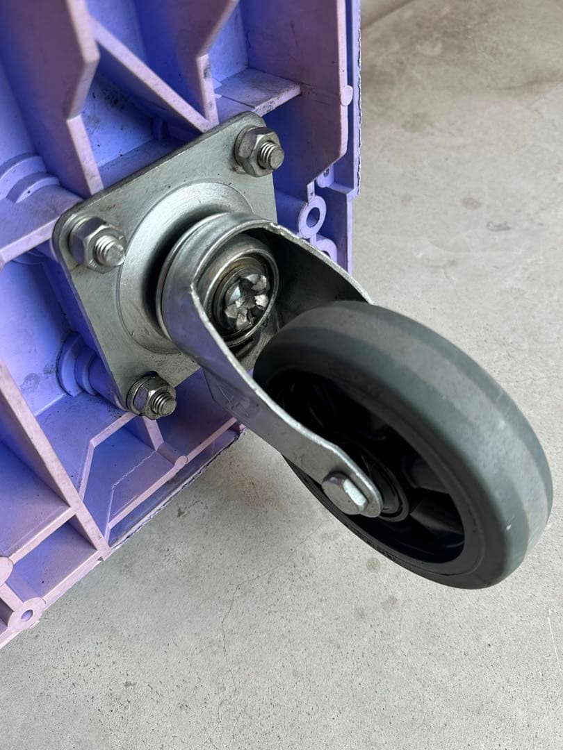 台車(フットブレーキ付き)押していて静かです！300kg