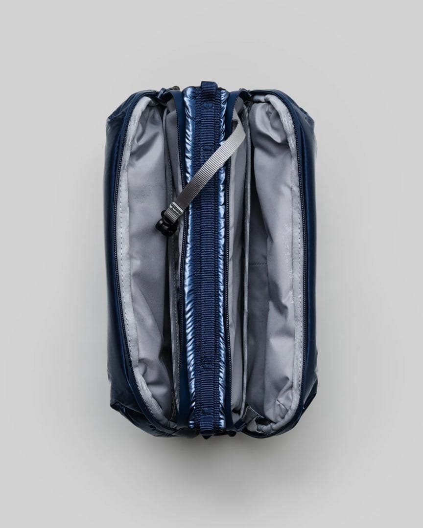 トポロジー　ボトルサコッシュ ラージ　メタリックブルー