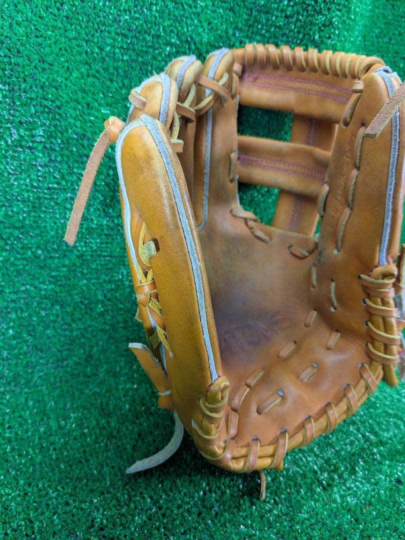 アトムズ　内野手　左投げ