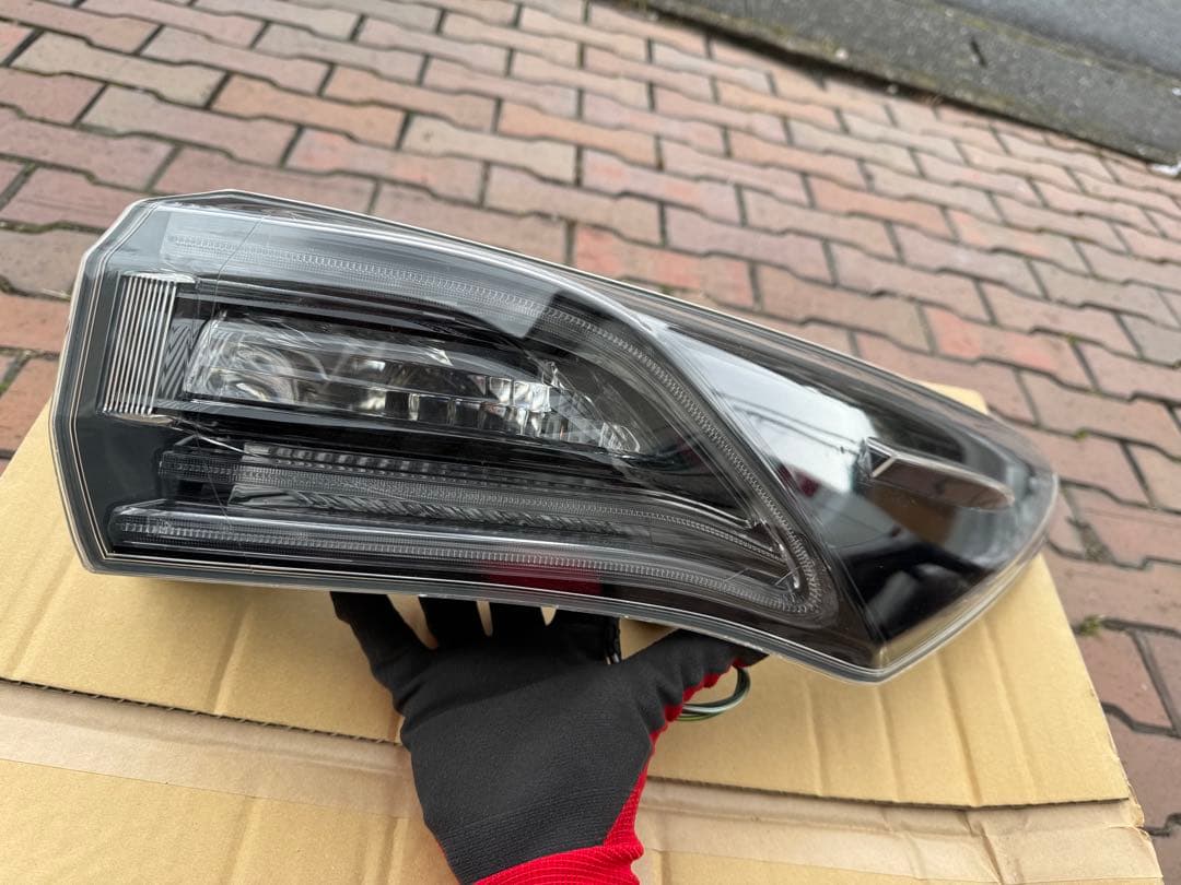 60ハリアー テールランプ 運転席側