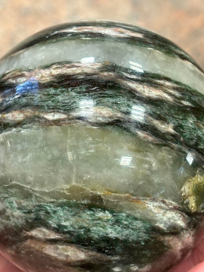 グリーンマイカと水晶共生　スフィア7.18cm レア模様　天然石