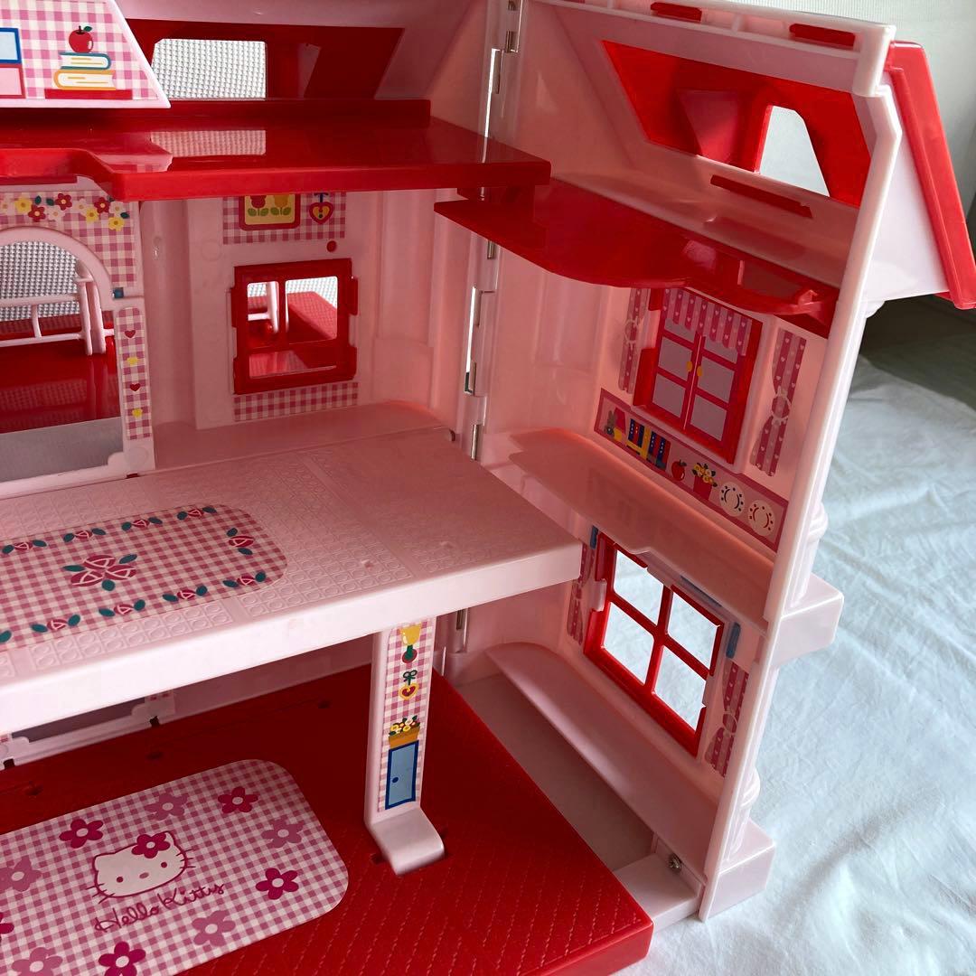 確認用写真　HELLO KITTY　ドールハウス　赤い屋根　ハローキティのお家