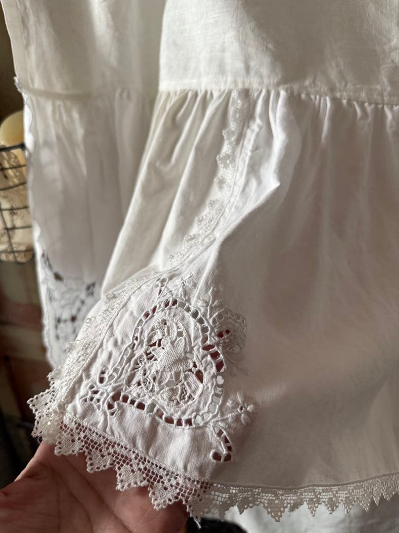 ホワイトリネンとフランスアンティークレース刺繍ஐ⋆*ふりふりカーテン