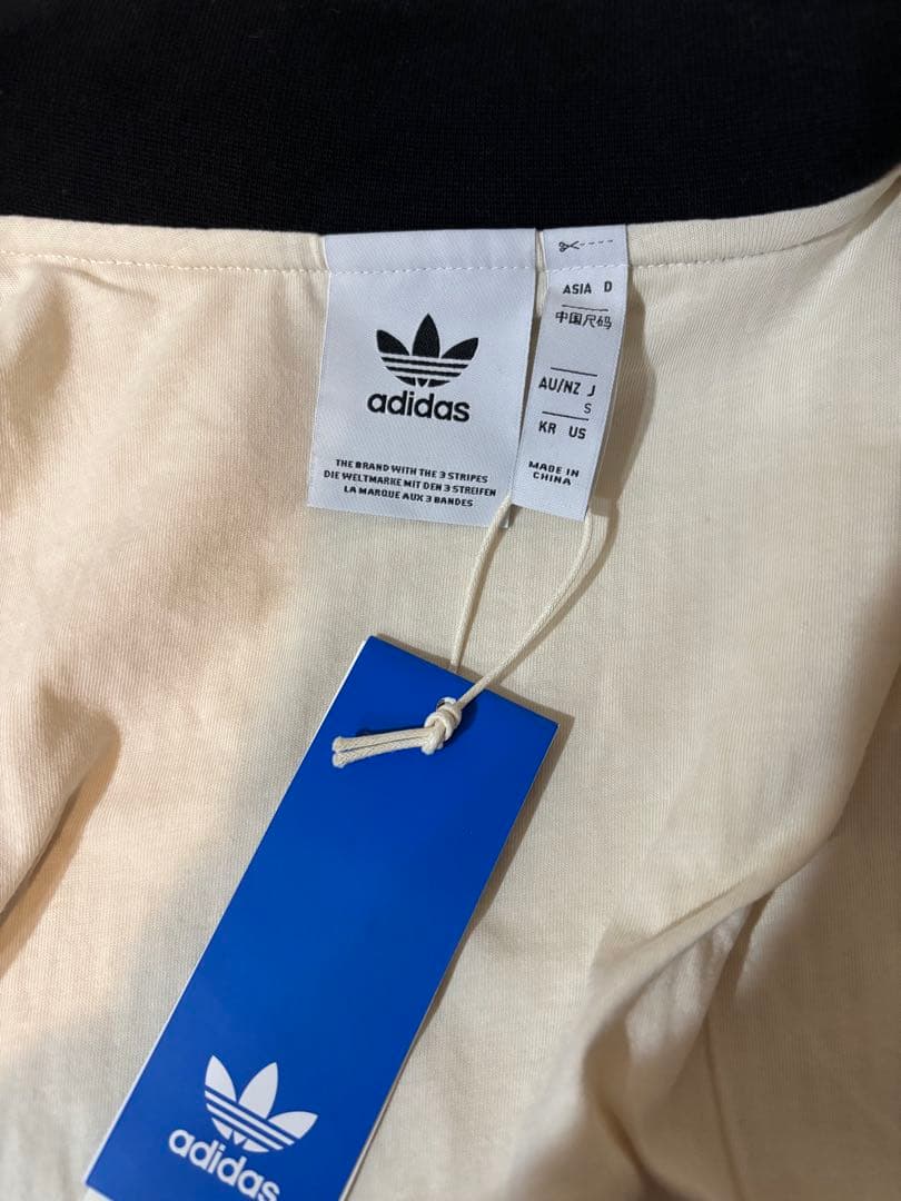 めぐ☆新品未使用☆adidas アイボリー ジップアップトラックトップ