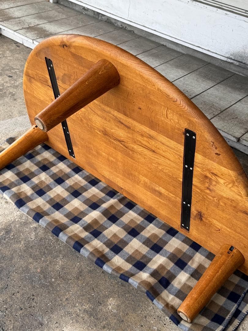 半円形リビングテーブル　３本脚　オーク無垢材　オイルメンテナンス済み