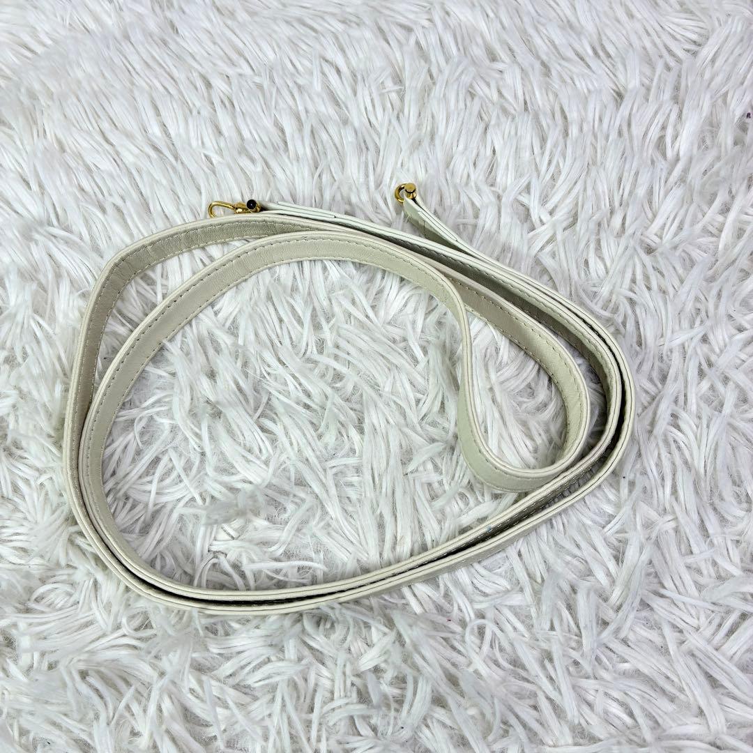 ヴァレンティノ ガラヴァーニ Vステッチ キルティング レザー ショルダーバッグ