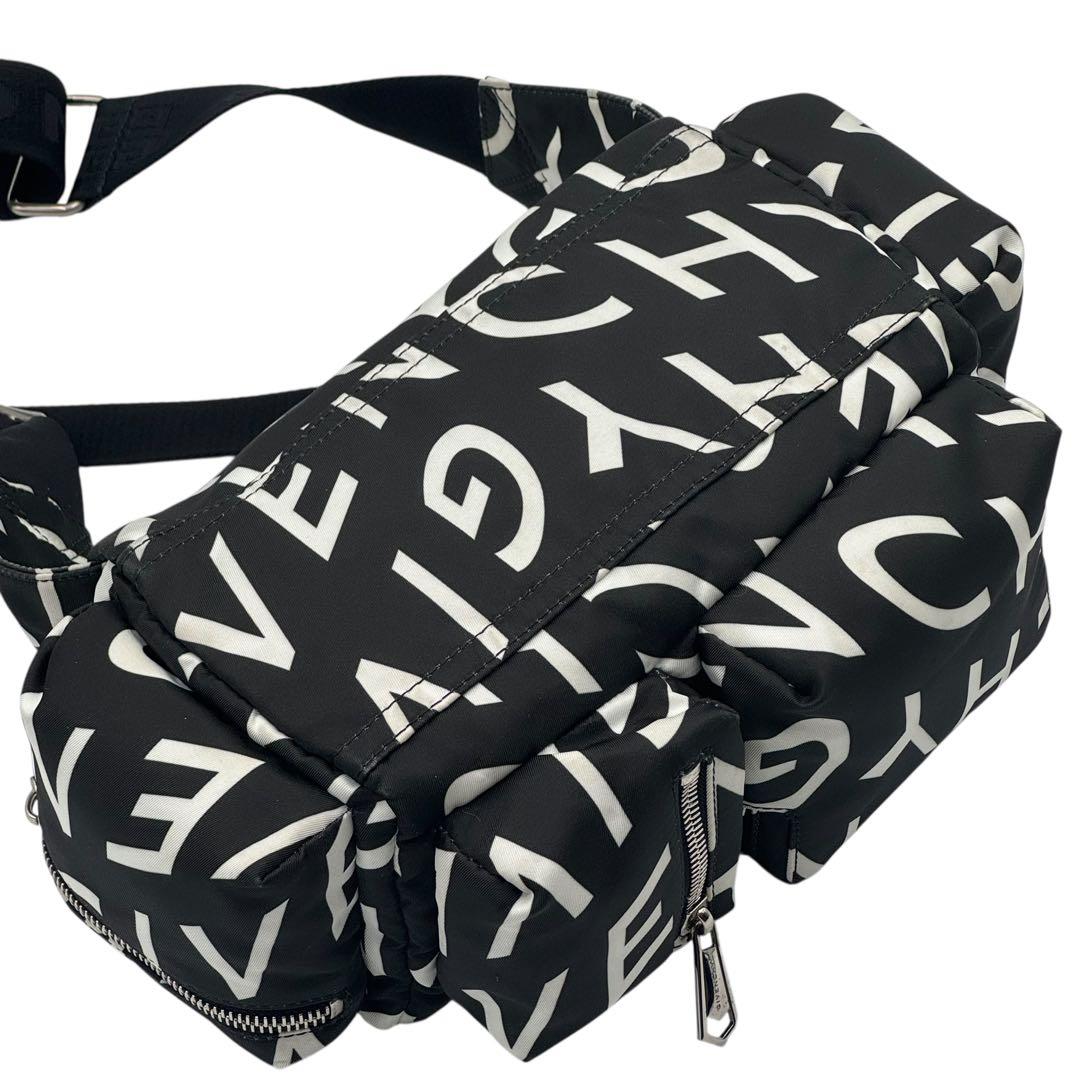 GIVENCHY ジバンシー　ボディバッグ　クロスボディ　ショルダーバッグ　総柄