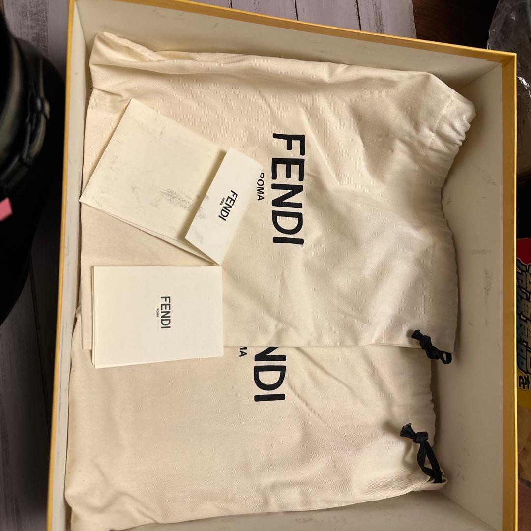 FENDI ブラックレザーショートブーツ　 スタッズ付き