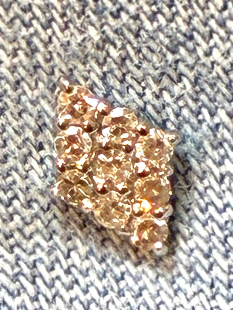 キャッチ付きに変更　K18WGダイヤモンド9粒　菱形ピアス　ひし型　片方だけ