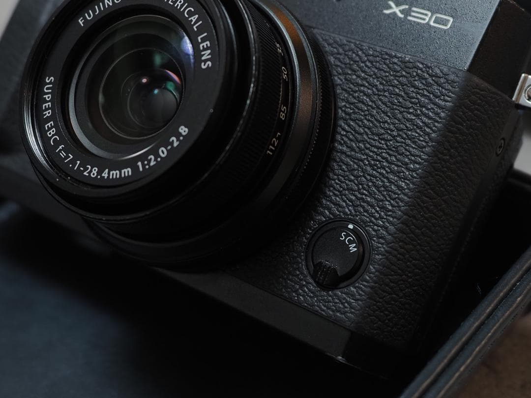 FUJIFILM フジフィルム X30