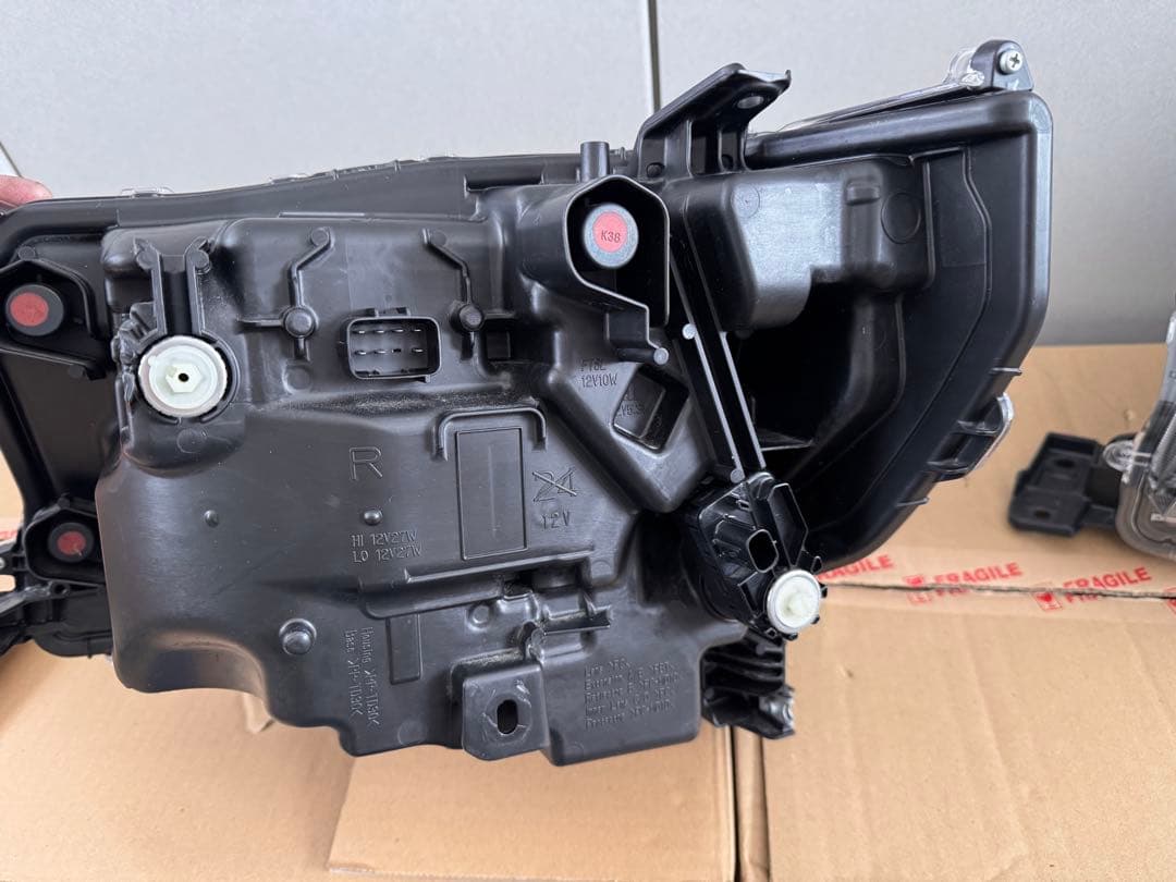 美品、破損無し　タント　LA660S後期　左右ヘッドライトASSY