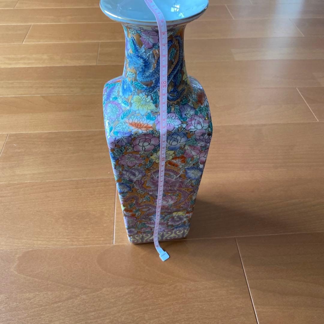 龍 模様の陶磁器花瓶