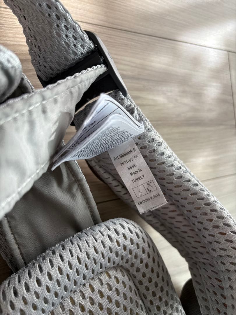 ベビービョルン　ベビーキャリア　ハーモニー　メッシュグレー　抱っこ紐