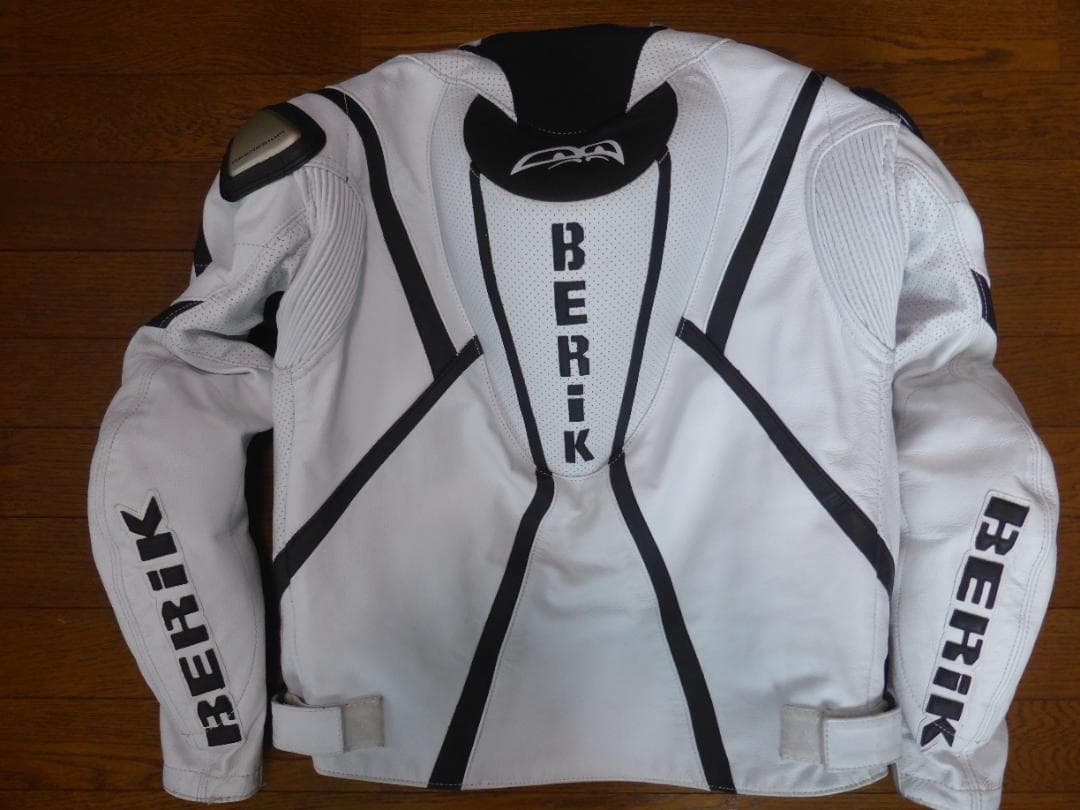 BERIK レーザージャケット ホワイト インナー プロテクター付き