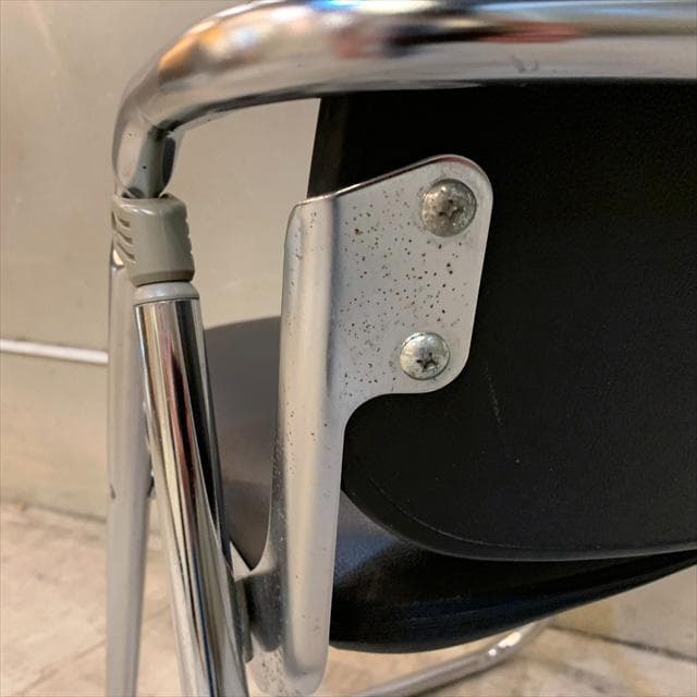 コクヨのフォールディングチェア①