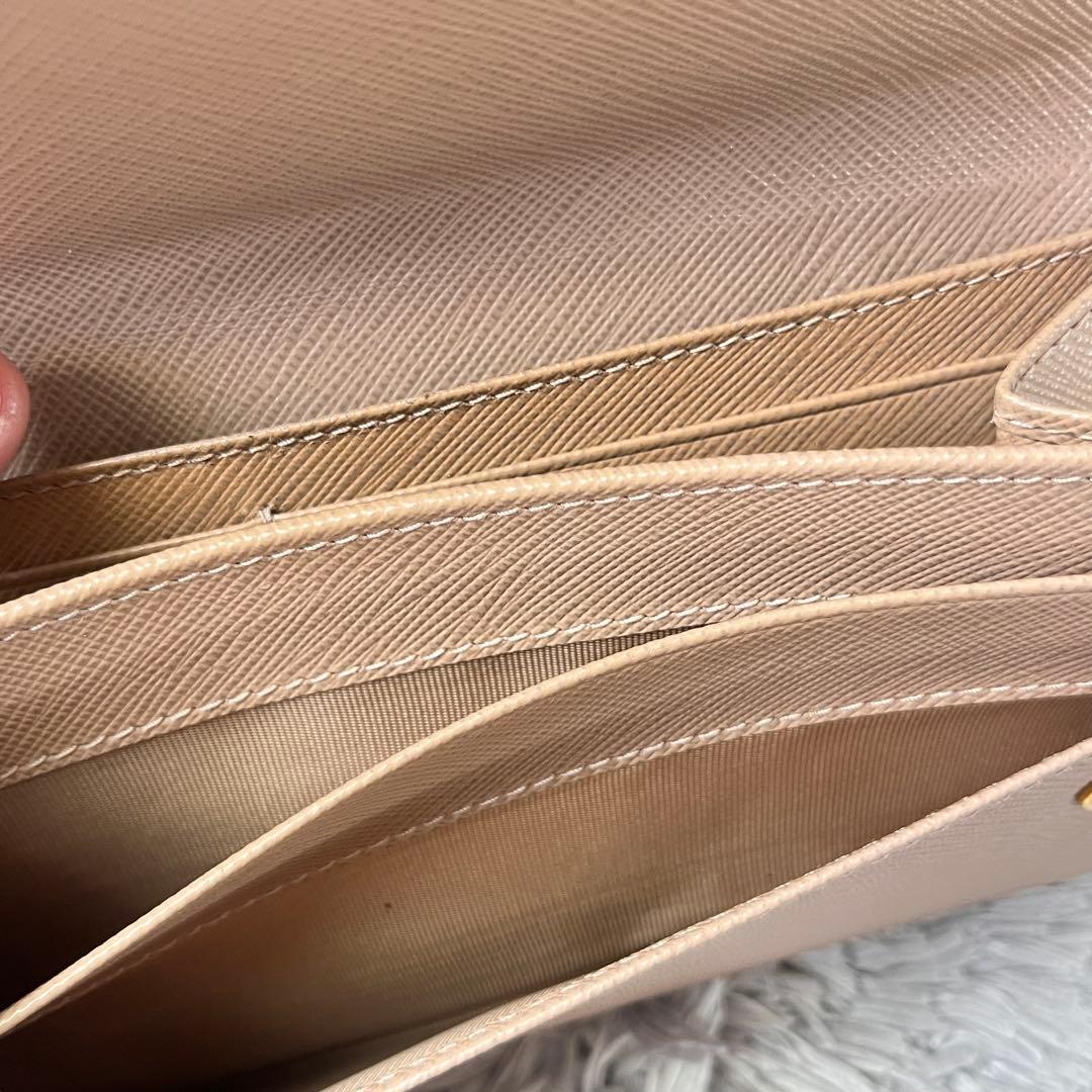 PRADA✨　レア　がま口財布　サフィアーノ　三角ロゴ　ベージュ　レディース