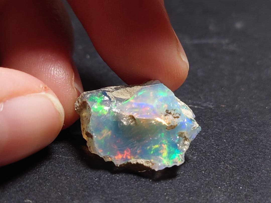 エチオピアオパールウェロ産　ジュエリー　グレード　鉱物標本　原石