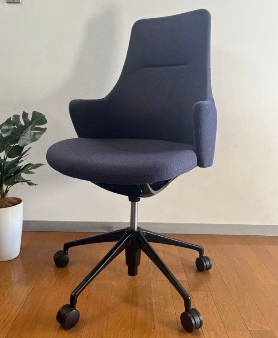 オカムラ　ライブスワークチェア　17.9万　2023年製　okamura モダン