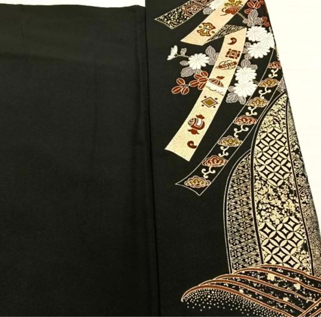 正絹黒留袖　駒刺繍　扇面花車文　金彩　⑥( 訪問着、紬、袋帯なども出品)