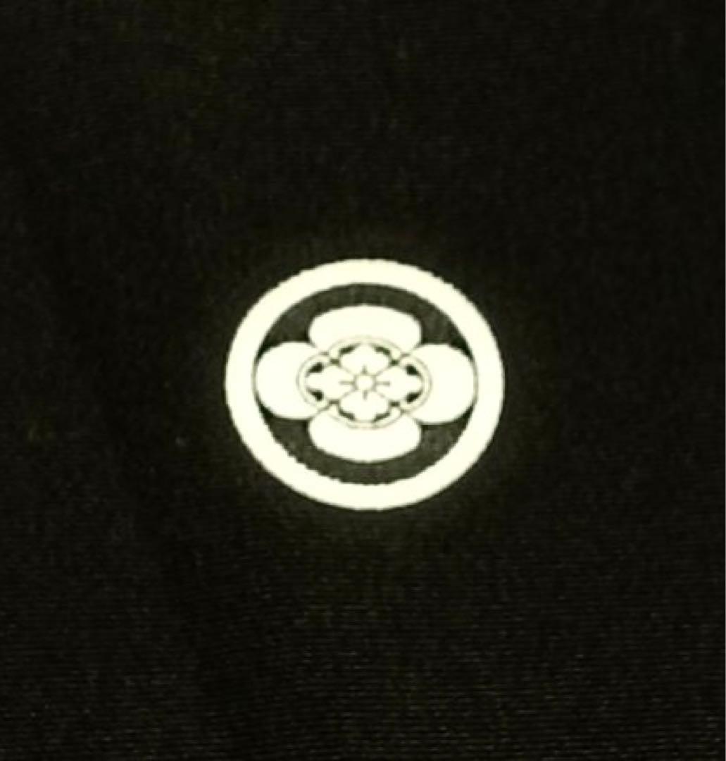 正絹黒留袖　駒刺繍　扇面花車文　金彩　⑥( 訪問着、紬、袋帯なども出品)