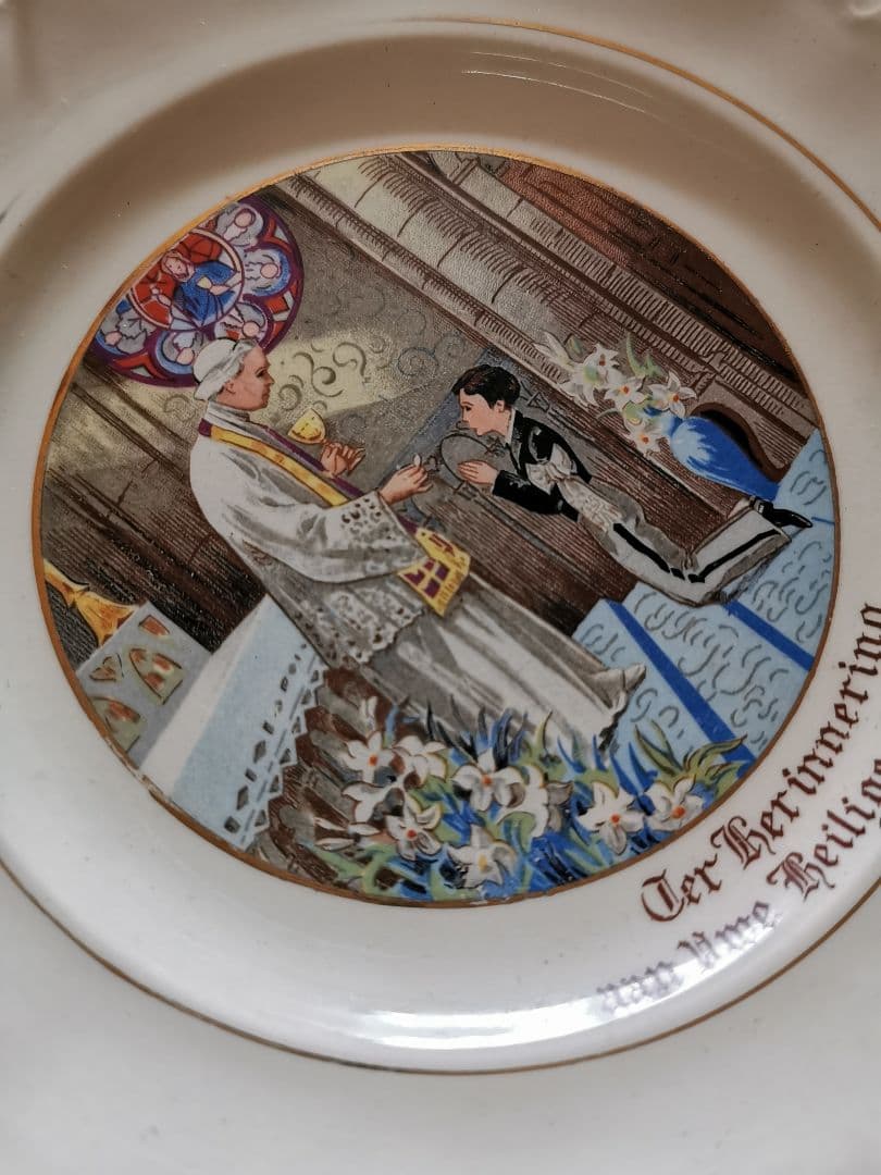 アンティーク ベルギー ボッホ 少年の初聖体拝領記念プレート 飾り皿 ワイヤー付