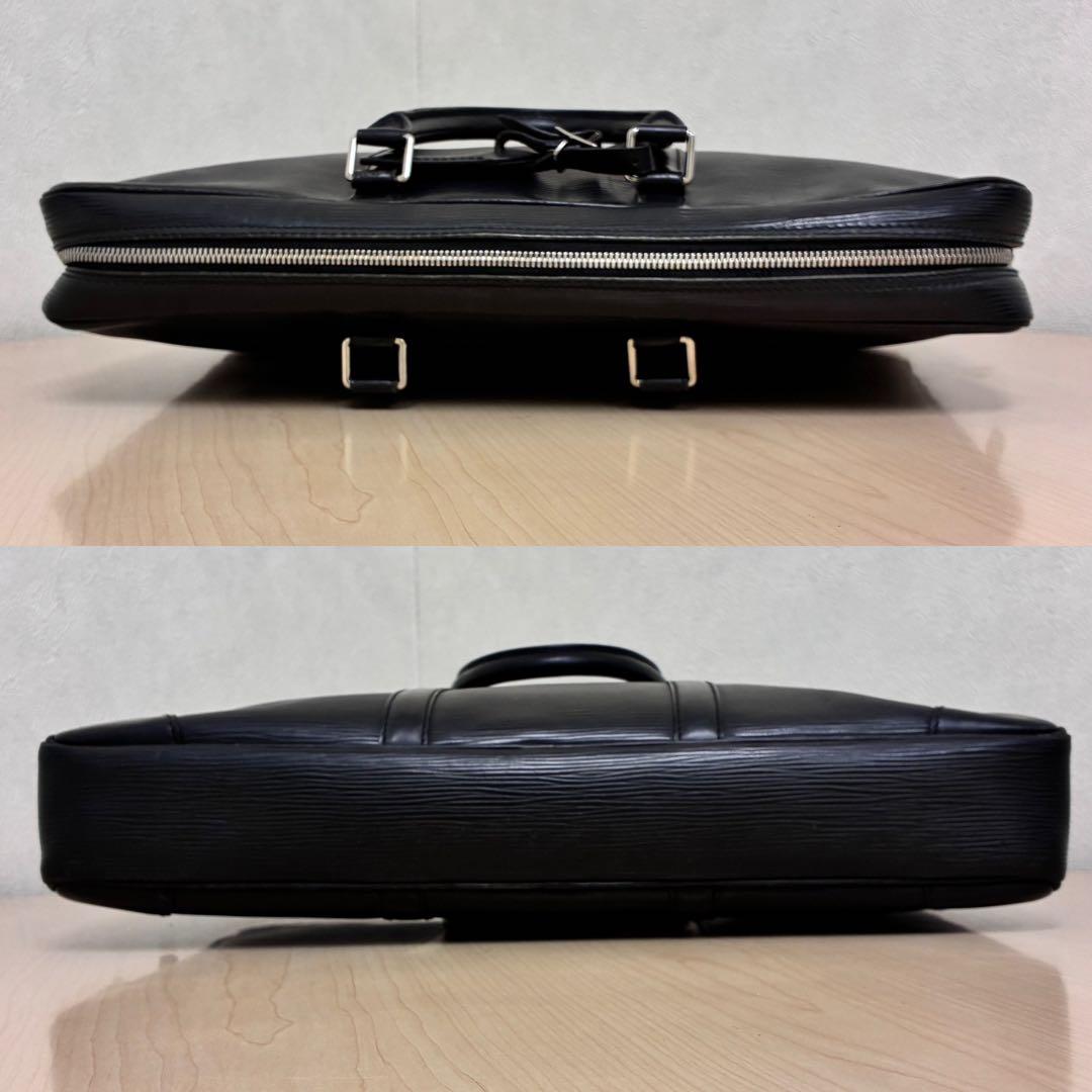 Louis Vuitton ルイヴィトン エピ ポルトドキュマン ヴォワヤージュ