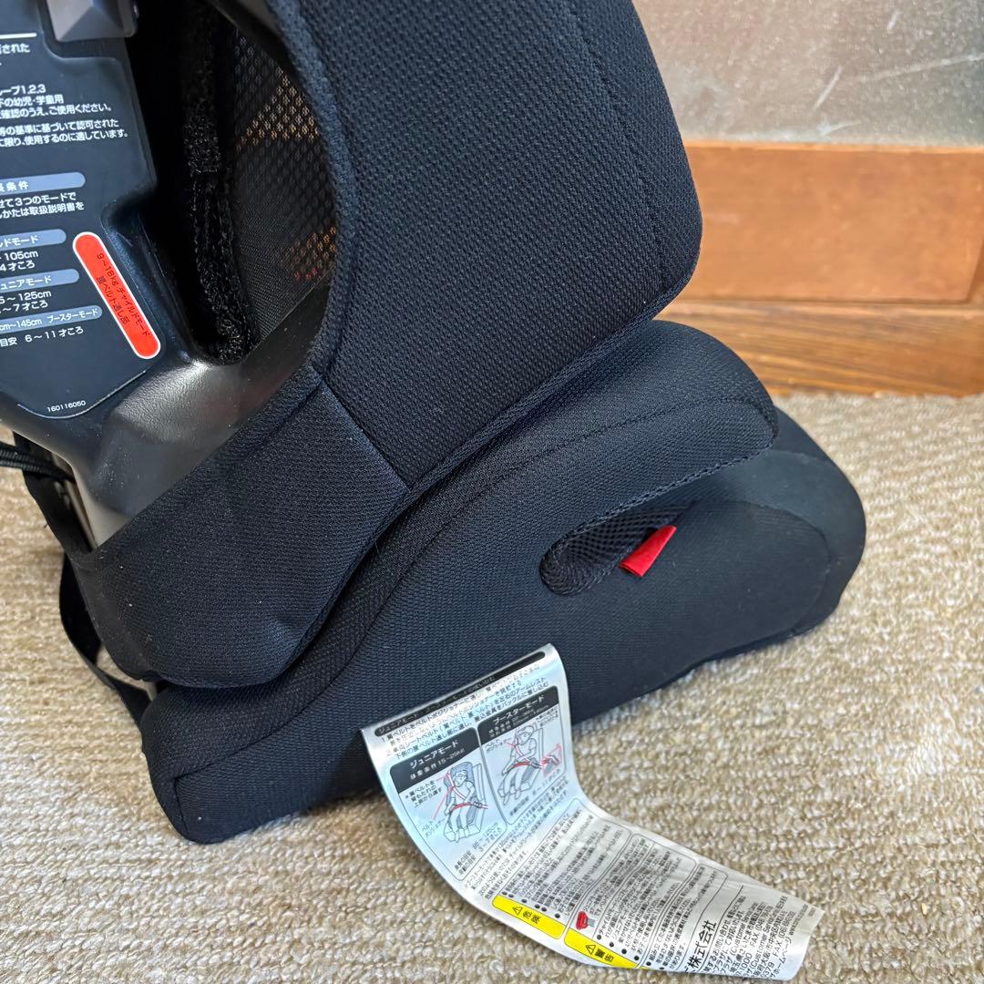 美品 コンビ　ジョイトリップエアスルーGG　黒　ジュニアシート　シートベルト