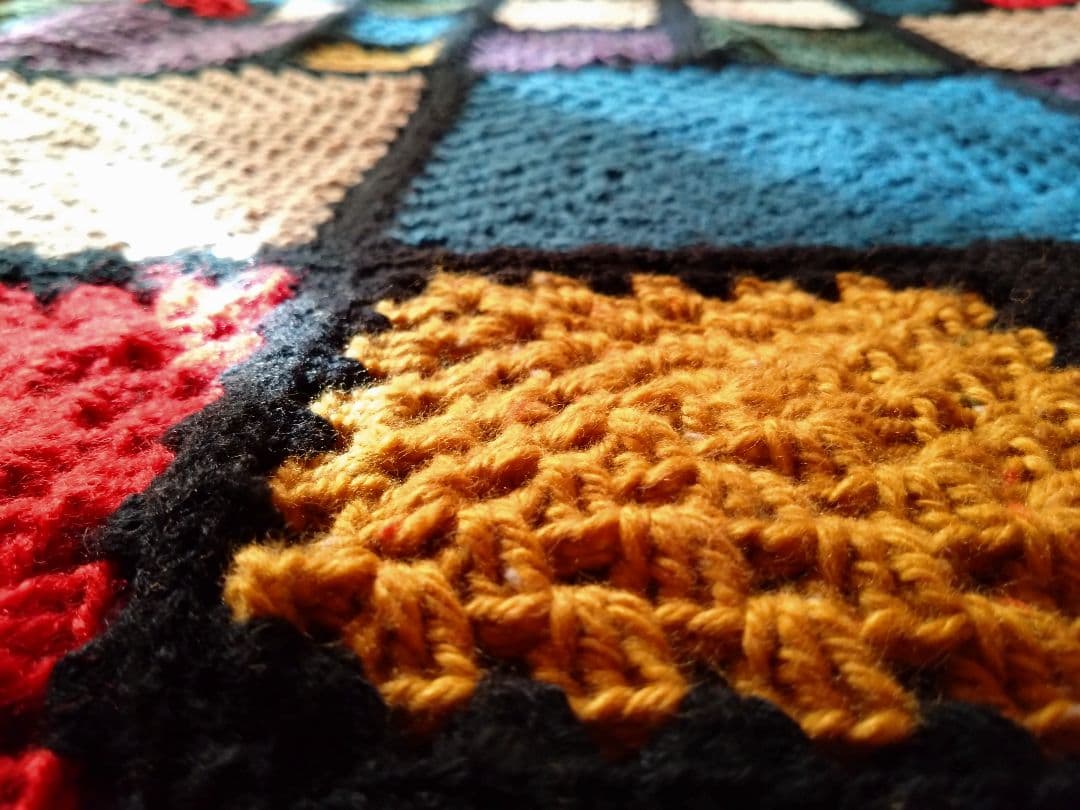 手編みグラニースクエア　カラフルベッドカバー新品