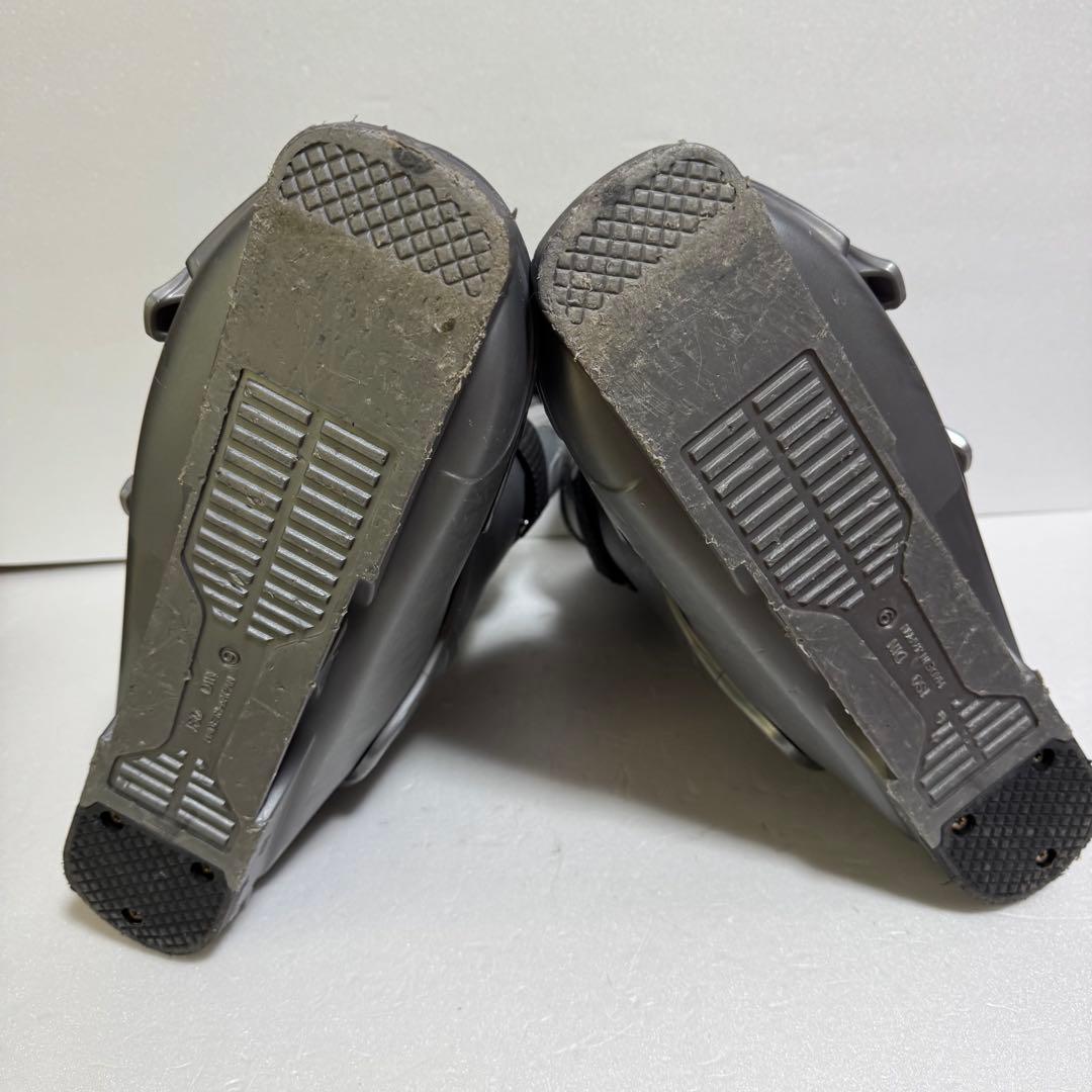 28ＣＭ　サイズ9 GenFactory スキーブーツ グレー　初心者