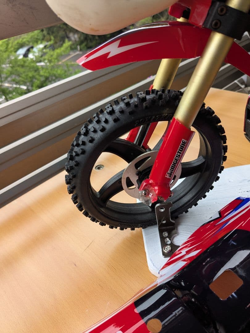 SR-5 使用期間は少です。オマケでリポバッテリーを、お付けします。