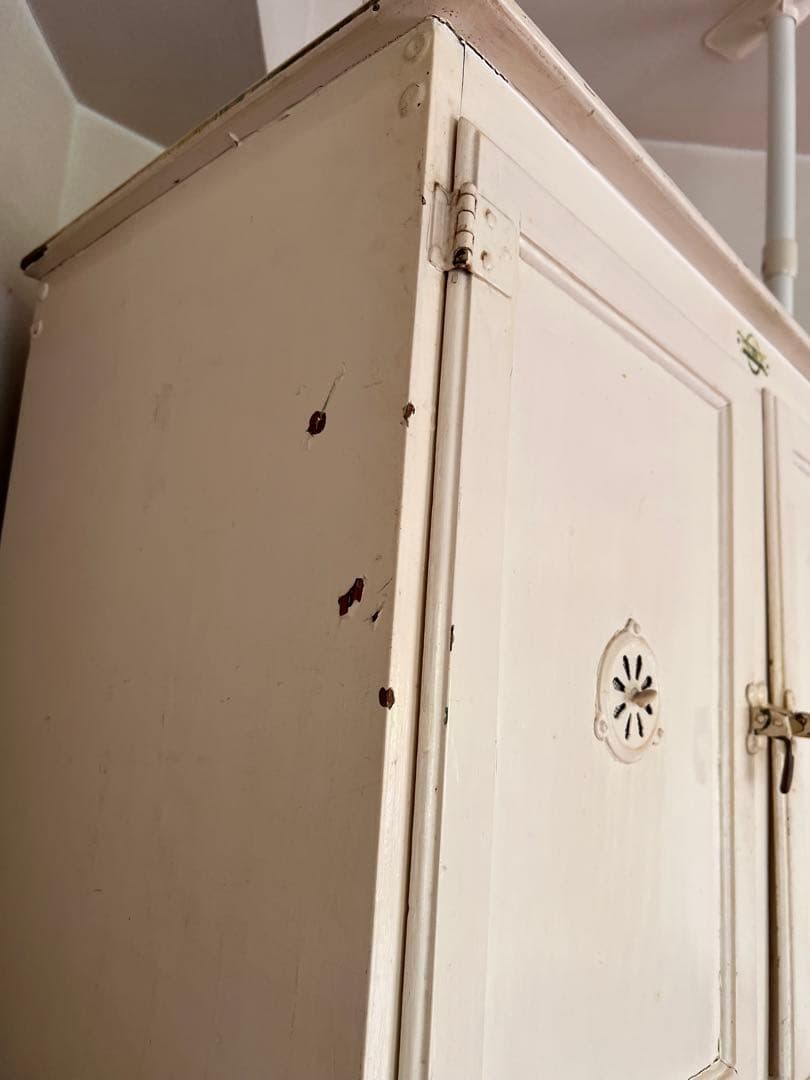 ヴィンテージ　キッチンキャビネット　オフホワイト