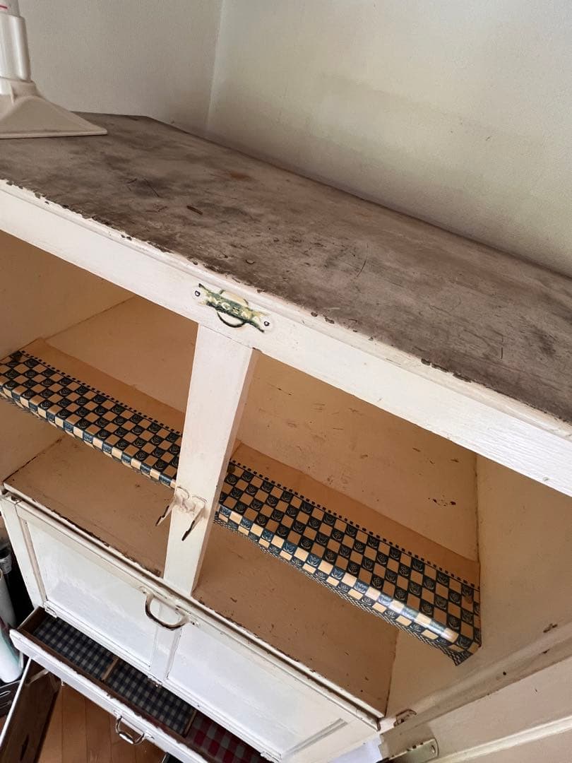 ヴィンテージ　キッチンキャビネット　オフホワイト