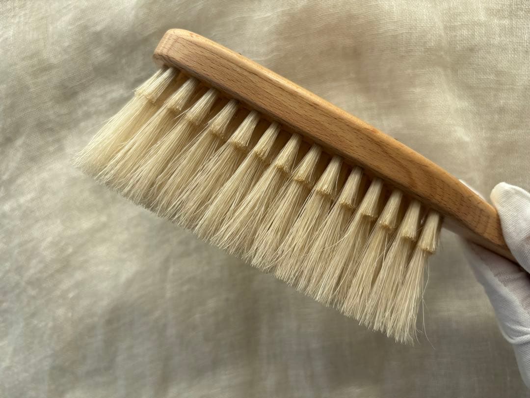 江戸屋の別撰手植えブラシ。カシミアシルクウール万能タイプ〈べっせん〉