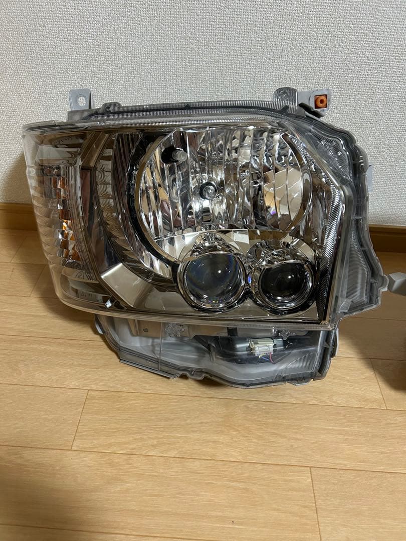 トヨタ　ハイエース200系純正8型LEDヘッドライト　ダークプライム2