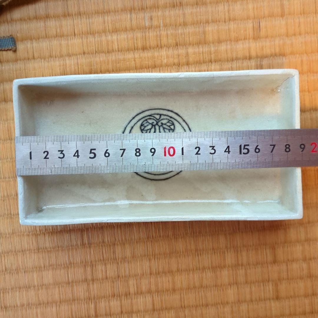 三つ葉葵紋様 陶器製皿　箱付　尾張徳川家御用窯　篠島焼　御紋付鮎皿　古美術　骨董