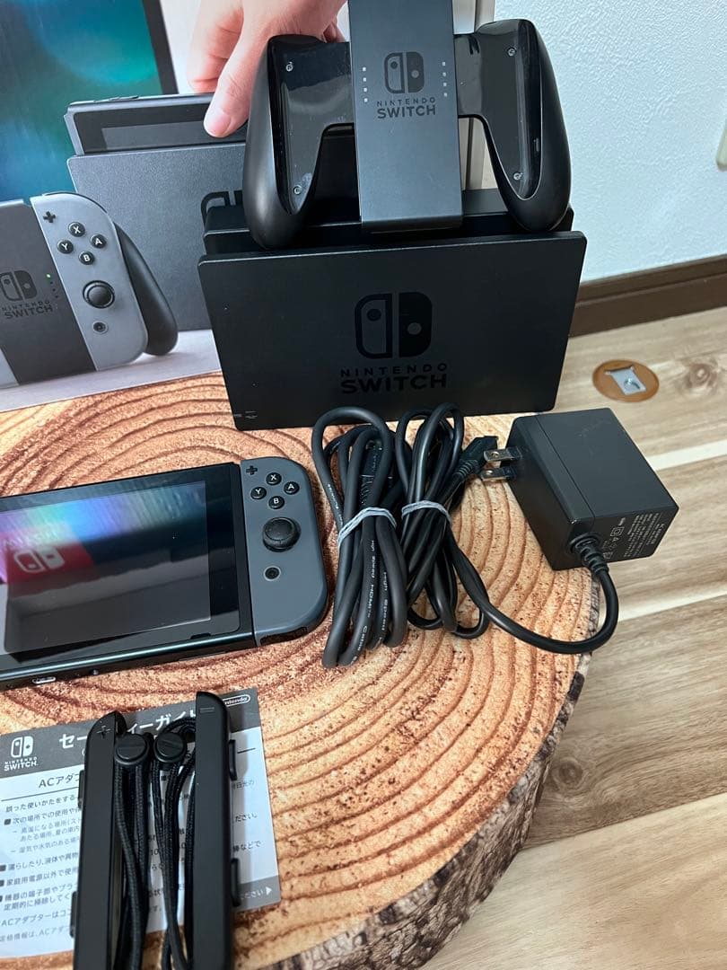 Nintendo Switch ニンテンドースイッチ本体　グレー①