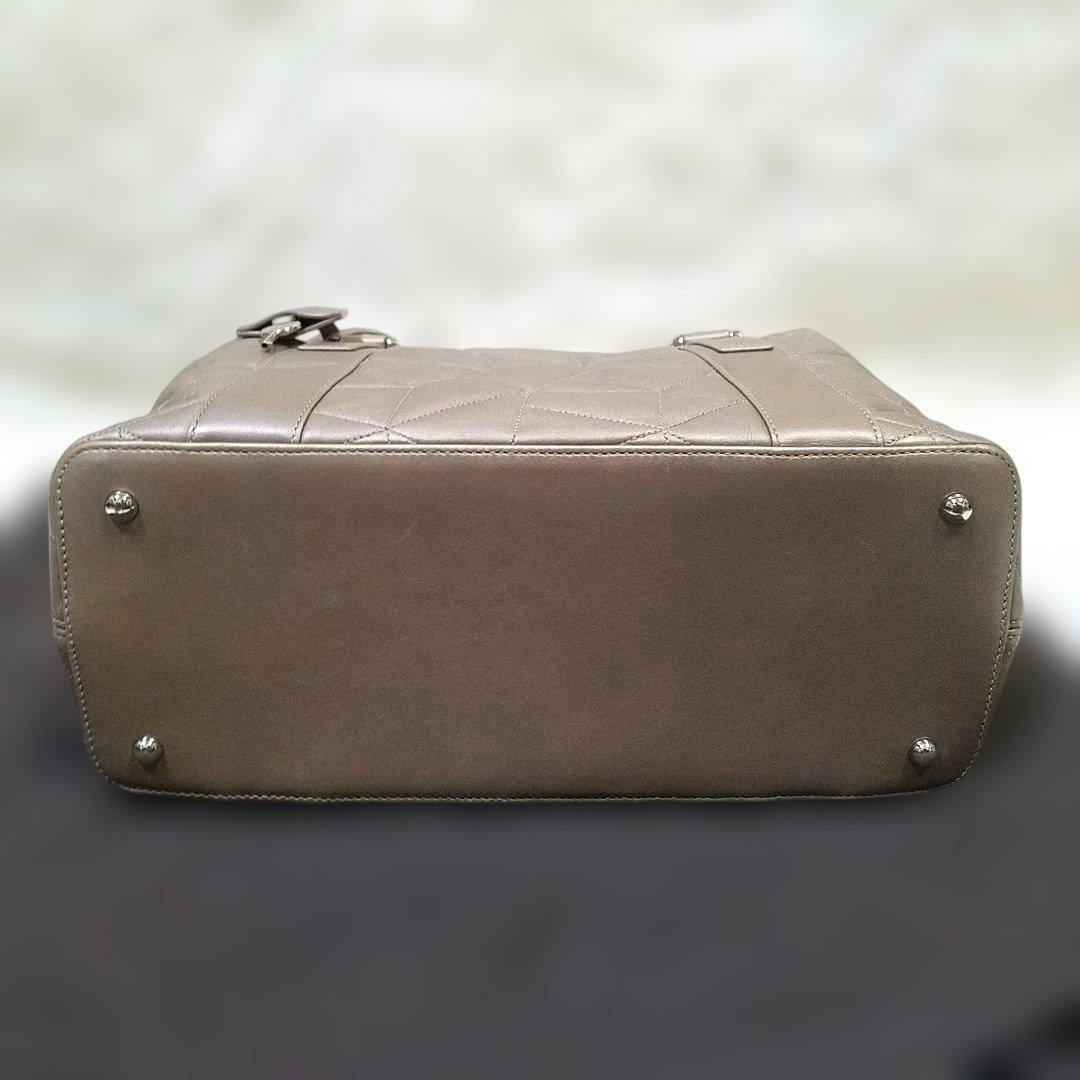 【極美品・イタリア製】AKRIS ミニボストンバッグ キルティング レザー 鍵付