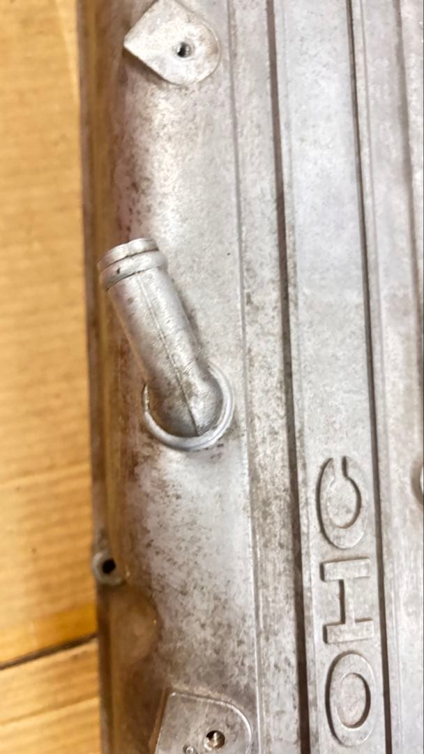 NISSAN L型エンジン　タペットカバー