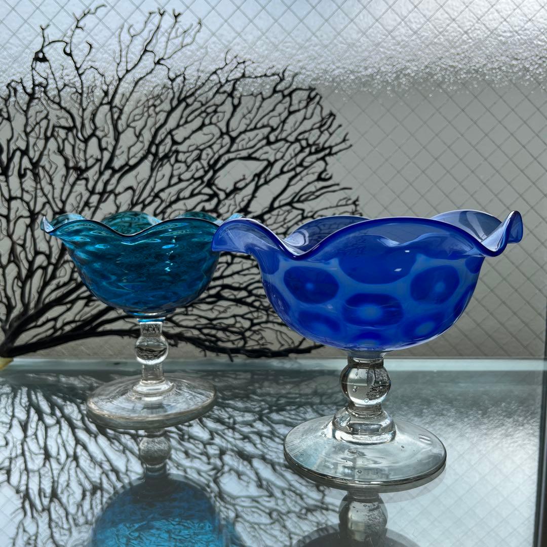 骨董　時代ガラス　希少　瑠璃色　乳白色　亀甲紋模様　フリル　コンポート　ウラン