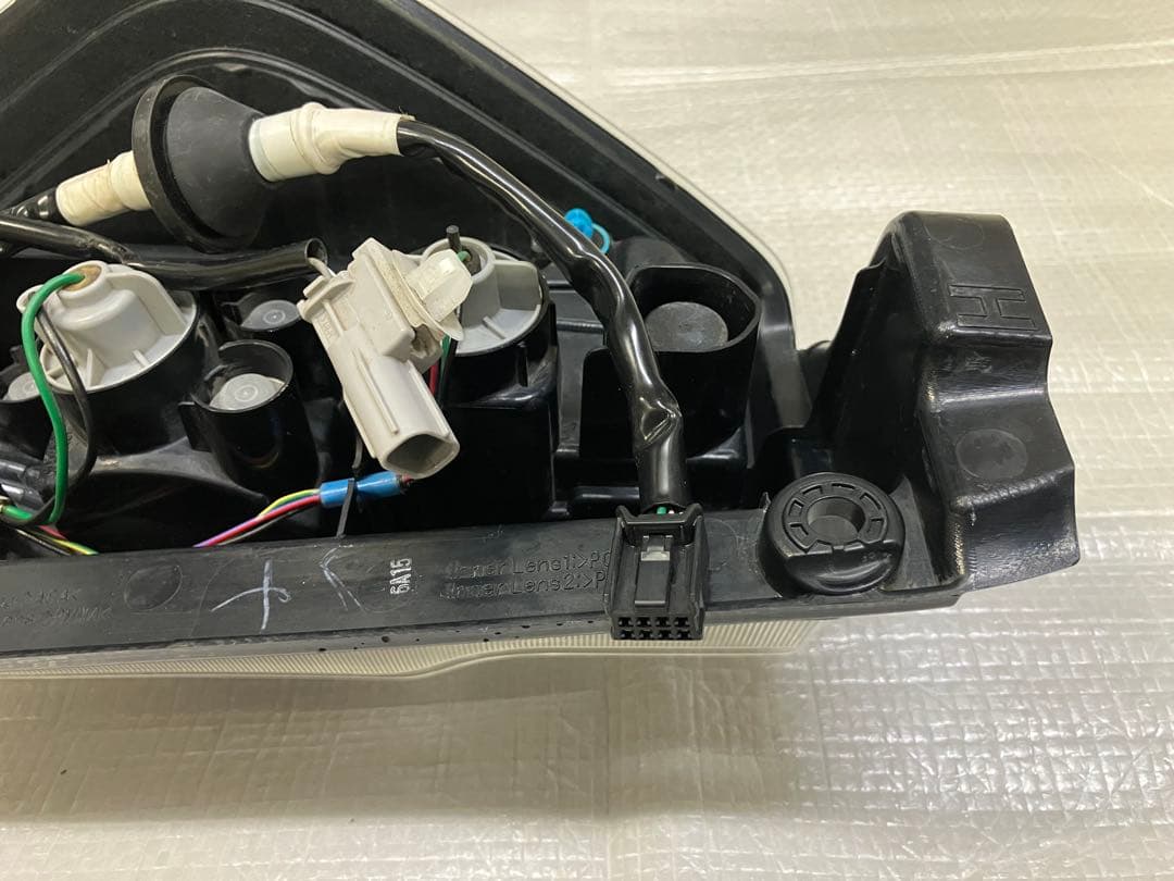 ♦︎ダイハツ★タントカスタムLA600S右純正テール♦︎インナーブラックタイプ♦︎