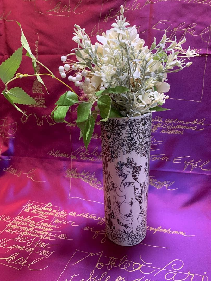 ビヨンヴィンブラッド　ニモール窯の高さ27㎝の大型ビンテージ可愛い少女３人柄花瓶