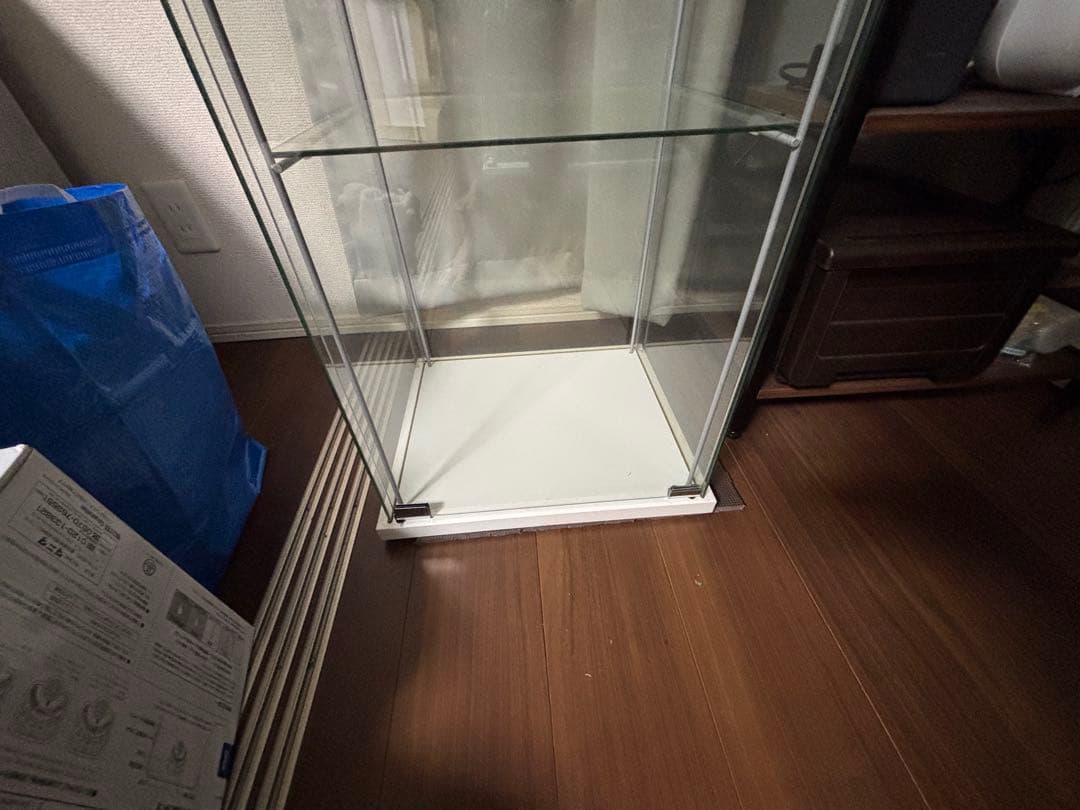 IKEA デトルフ 白 透明ガラスケース 3段棚