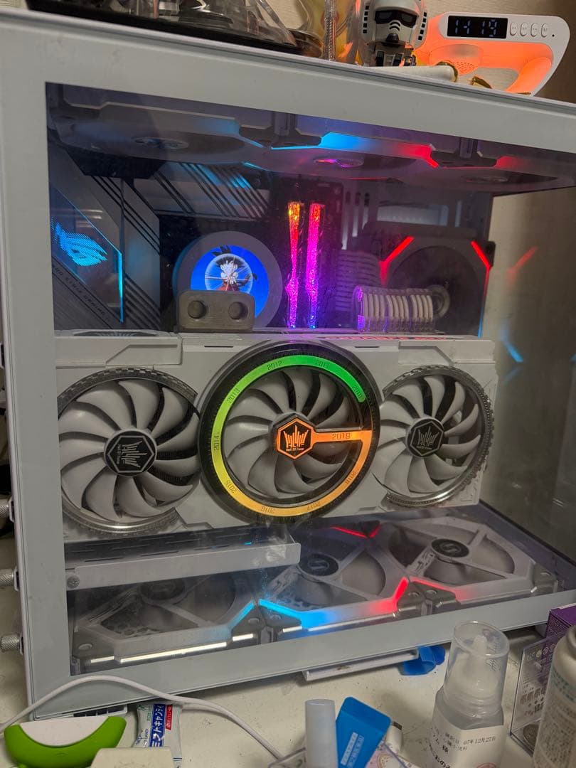 ホワイト ミドルタワー PCケース Lian li mini (VGA 無し)