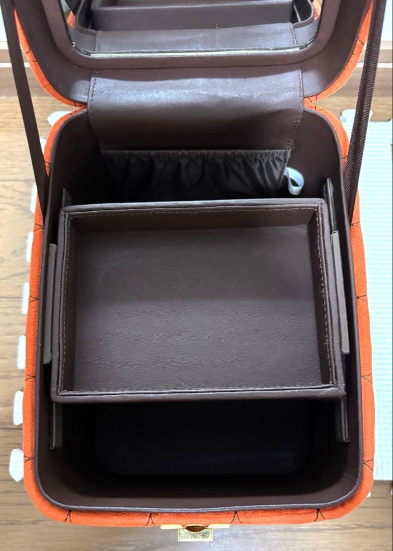 ☆最終値下げ☆【希少レトロ　ハローキティ 】　 メイクボックス 2002年製