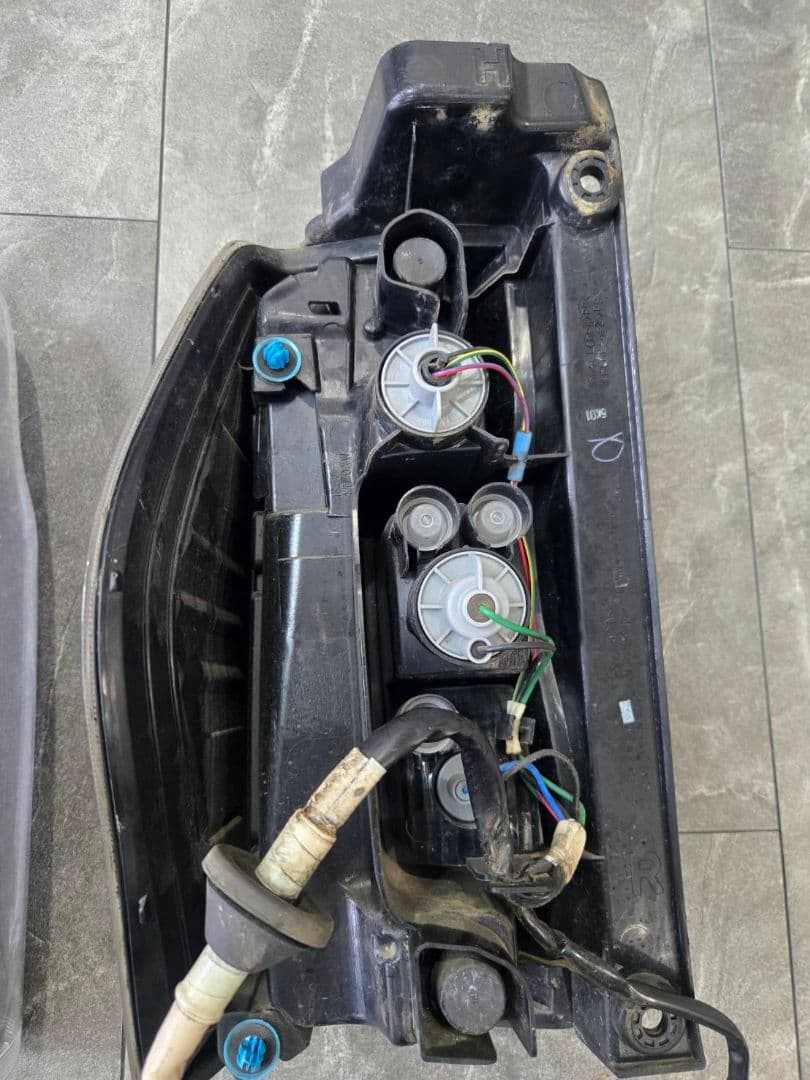 LA600S　ダイハツ　タント　カスタム後期　テールランプ