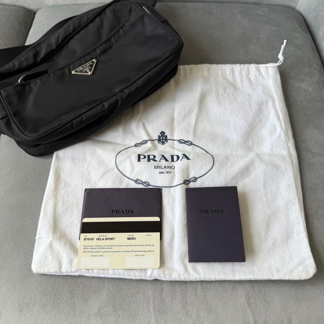 プラダ ナイロン ショルダーバッグ ネロ ナイロン 三角プレート ブラック