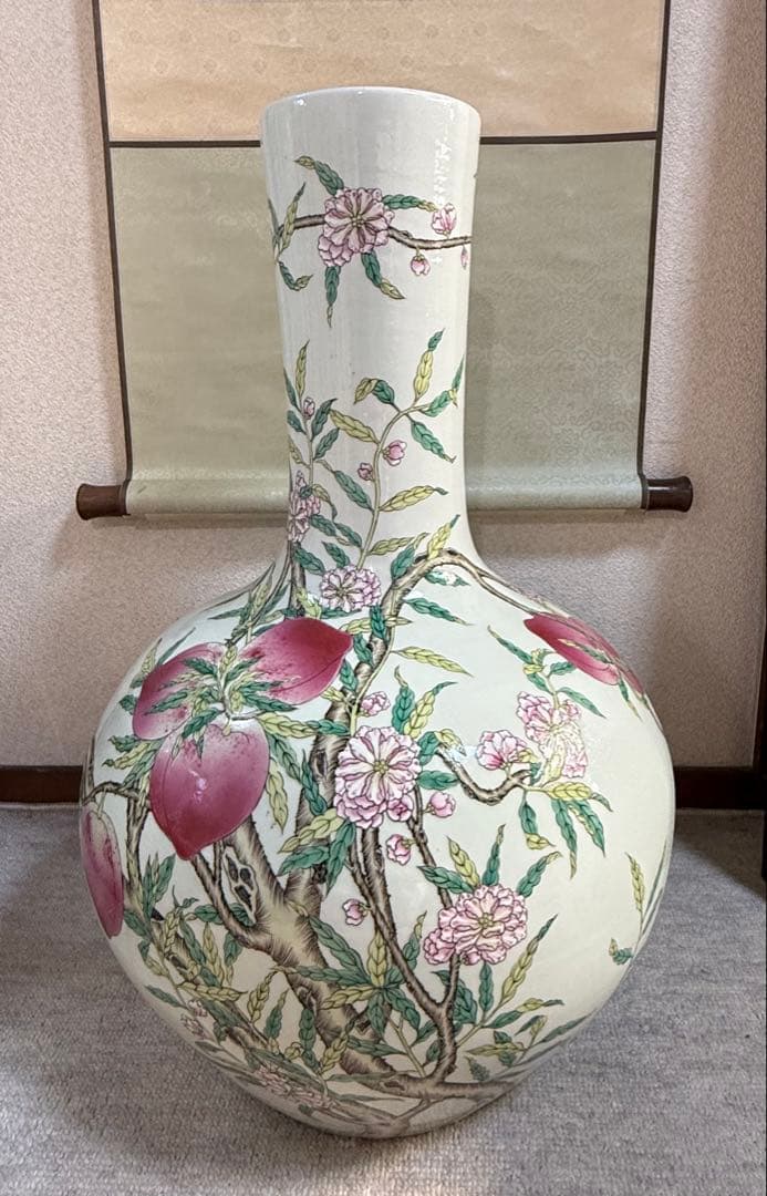 中国　粉彩　九桃紋天球瓶　大清乾隆年製　送料込み260117