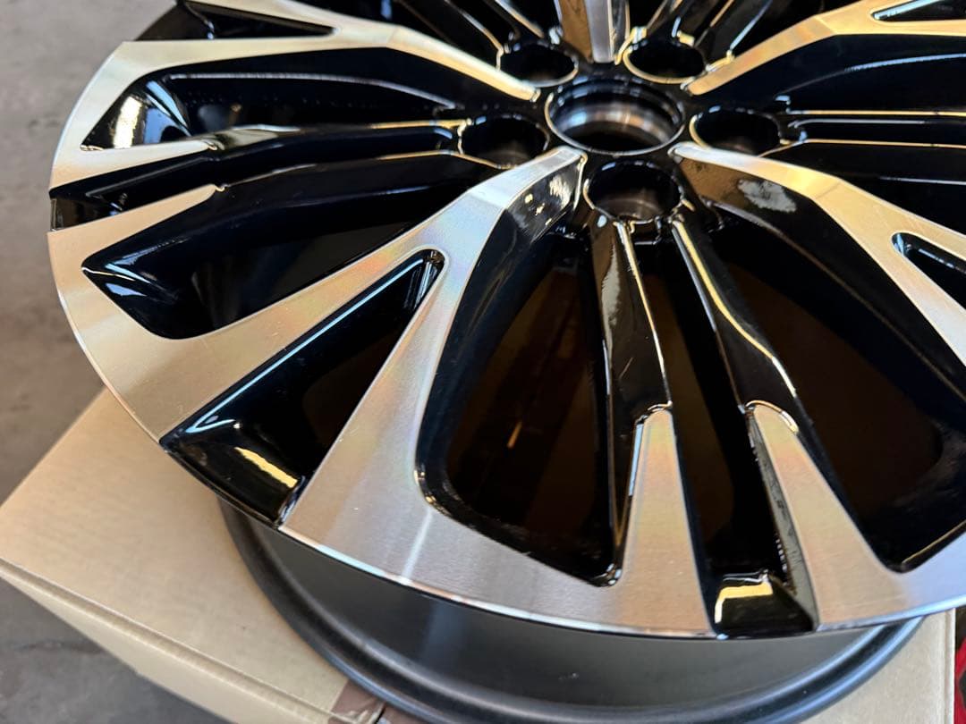 キョウヘイヤリスクロス　純正18インチ ガリキズ無　美品　使用少