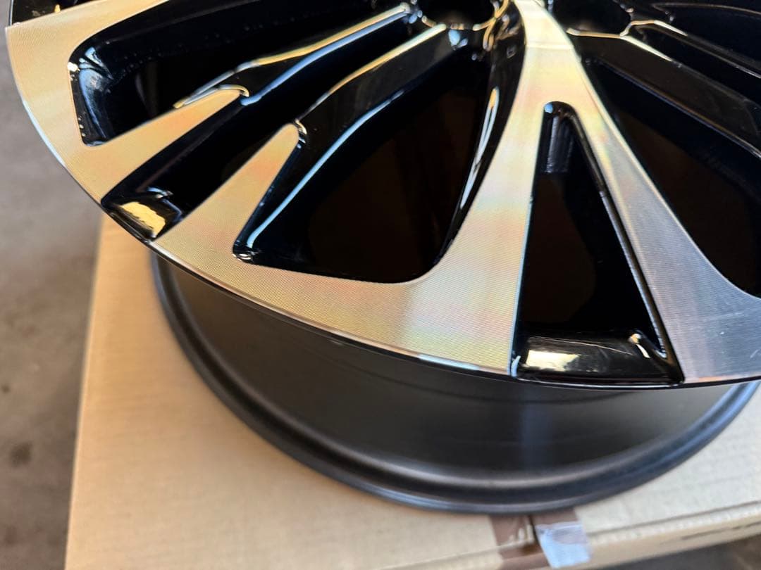 キョウヘイヤリスクロス　純正18インチ ガリキズ無　美品　使用少